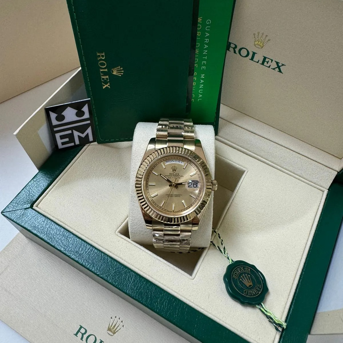 Rolex Day-Date 40 – Champagne-colored dial
