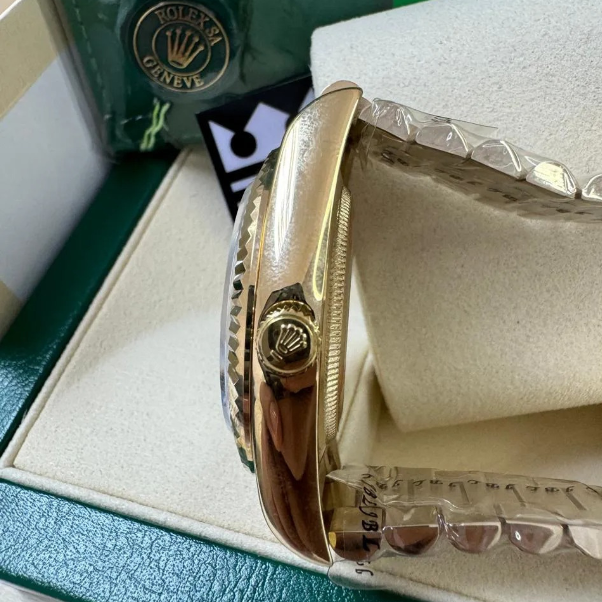 Rolex Day-Date 40 – Champagne-colored dial