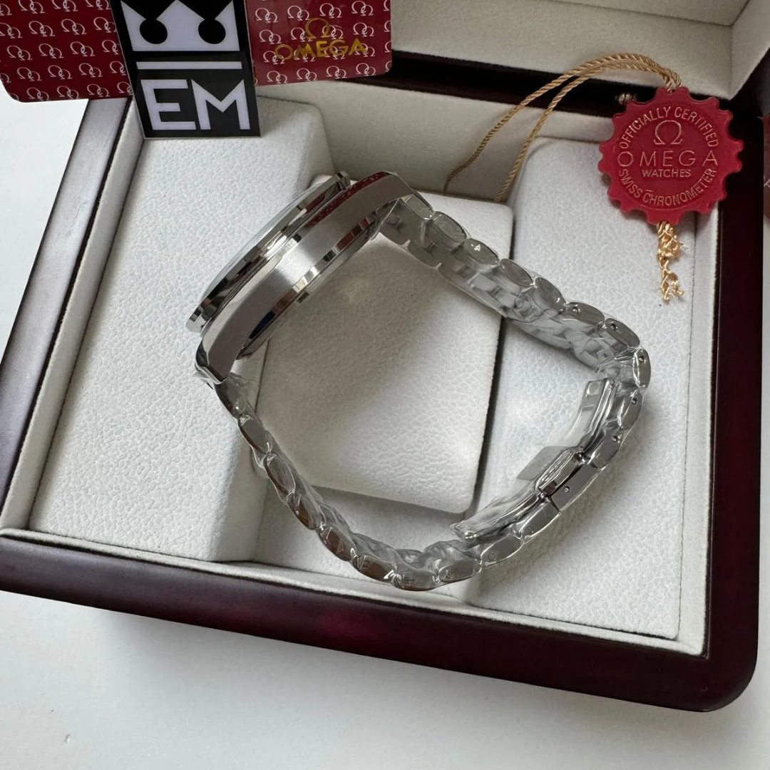 Omega Speedmaster 'Co-Axial Master Chronometer' – Black Dial | Stainless Steel Bracelet