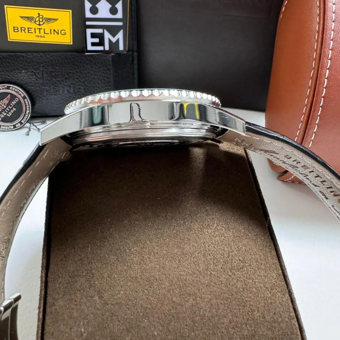 Breitling Navitimer Chronograph Stainless Steel Black/White