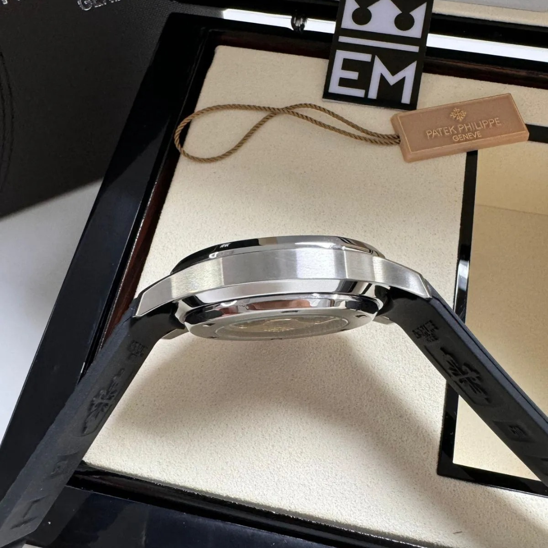 Patek Philippe Aquanaut Black Automatic 42 mm