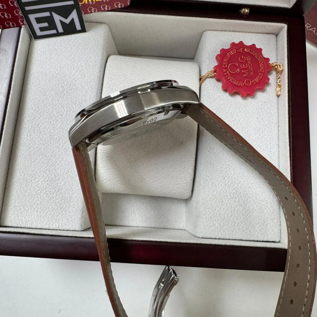 Omega Speedmaster Co-Axial Chronograph Gray/Orange – 42 mm Brown Leather Strap