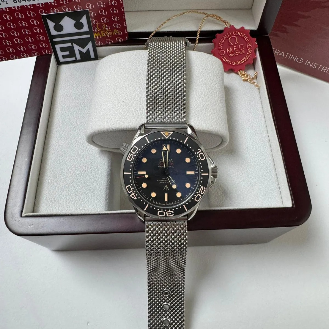 Omega Seamaster 300M Diver '007 Edition' – Black / Stainless Steel Mesh Strap