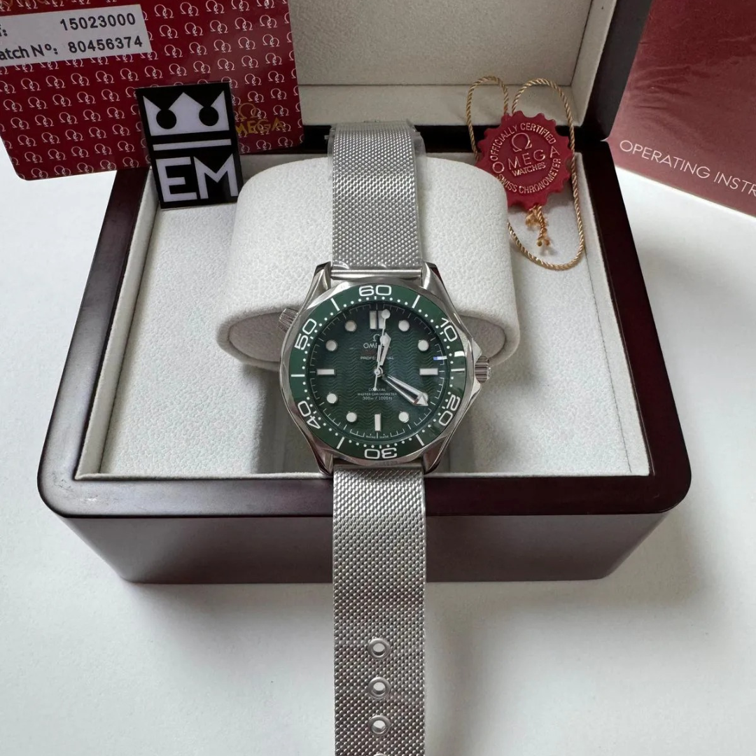 Omega Seamaster 'Diver 300M' Green / Mesh Bracelet