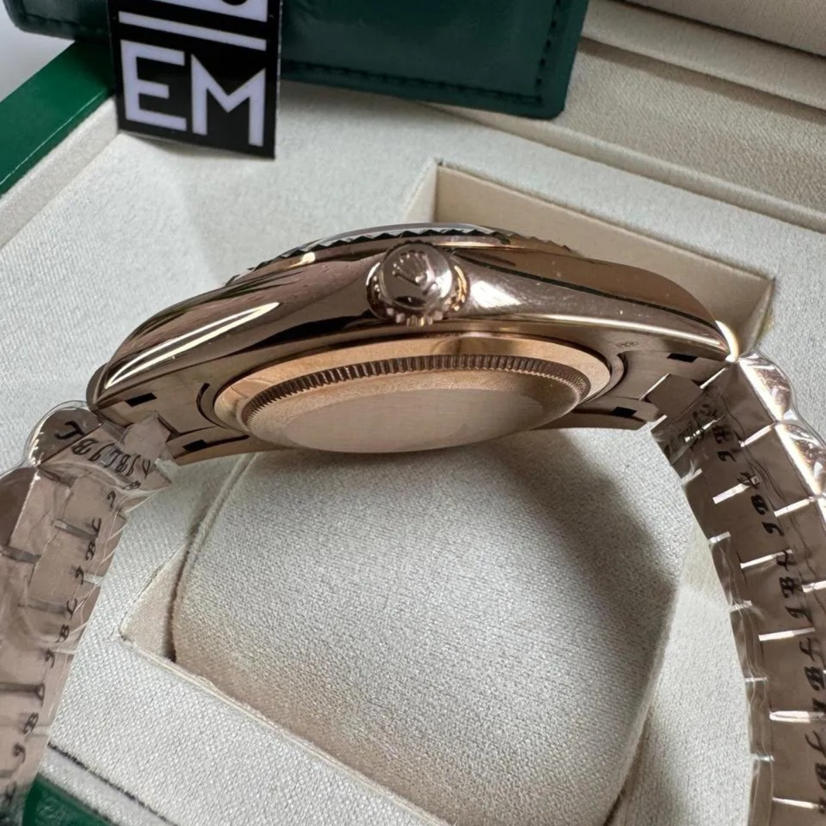 Rolex Day-Date 40 – Champagne-colored dial