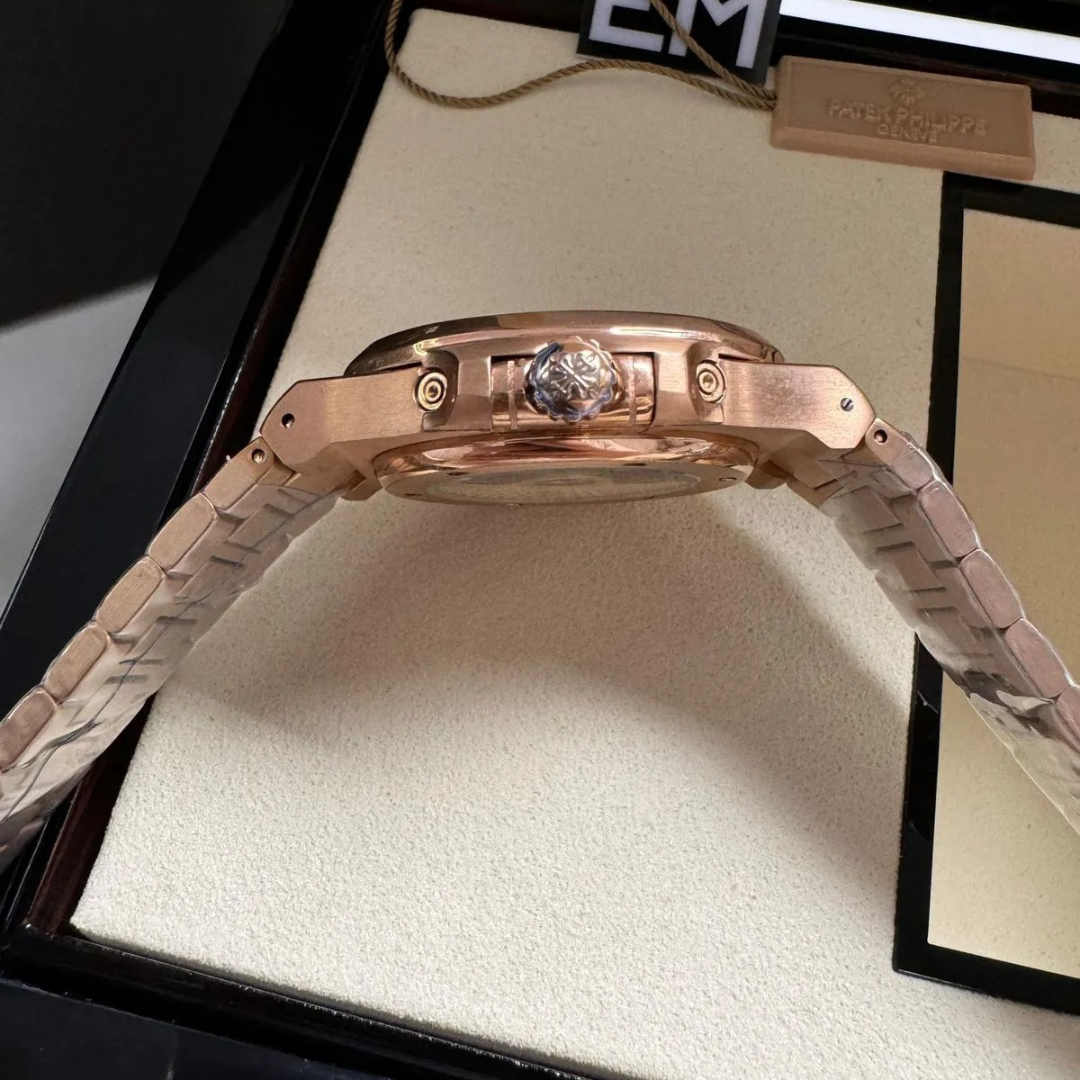 Patek Philippe Nautilus Rose Gold – Automatic with Full Calendar