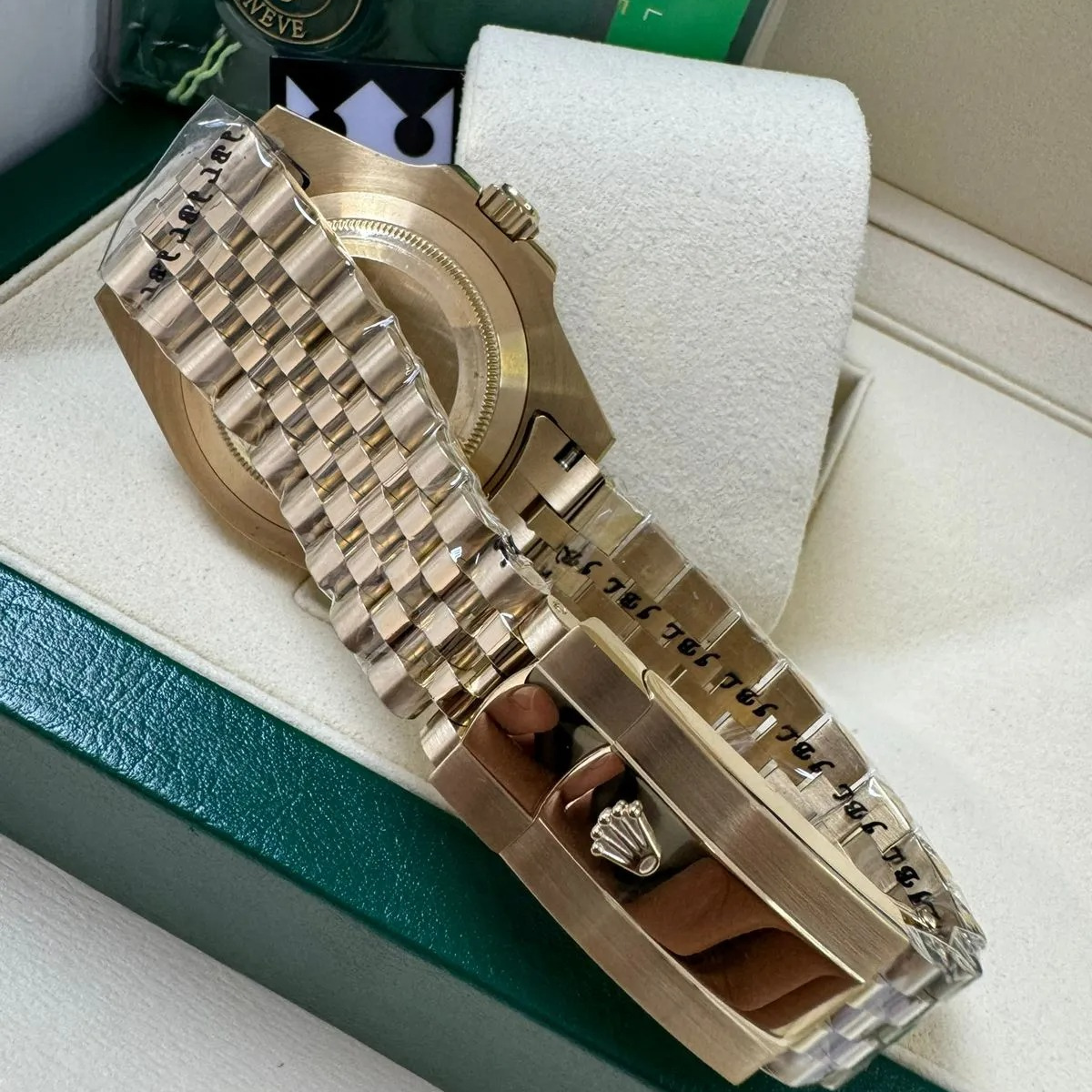 Rolex Submariner 40 – Blue Dial – Yellow Gold