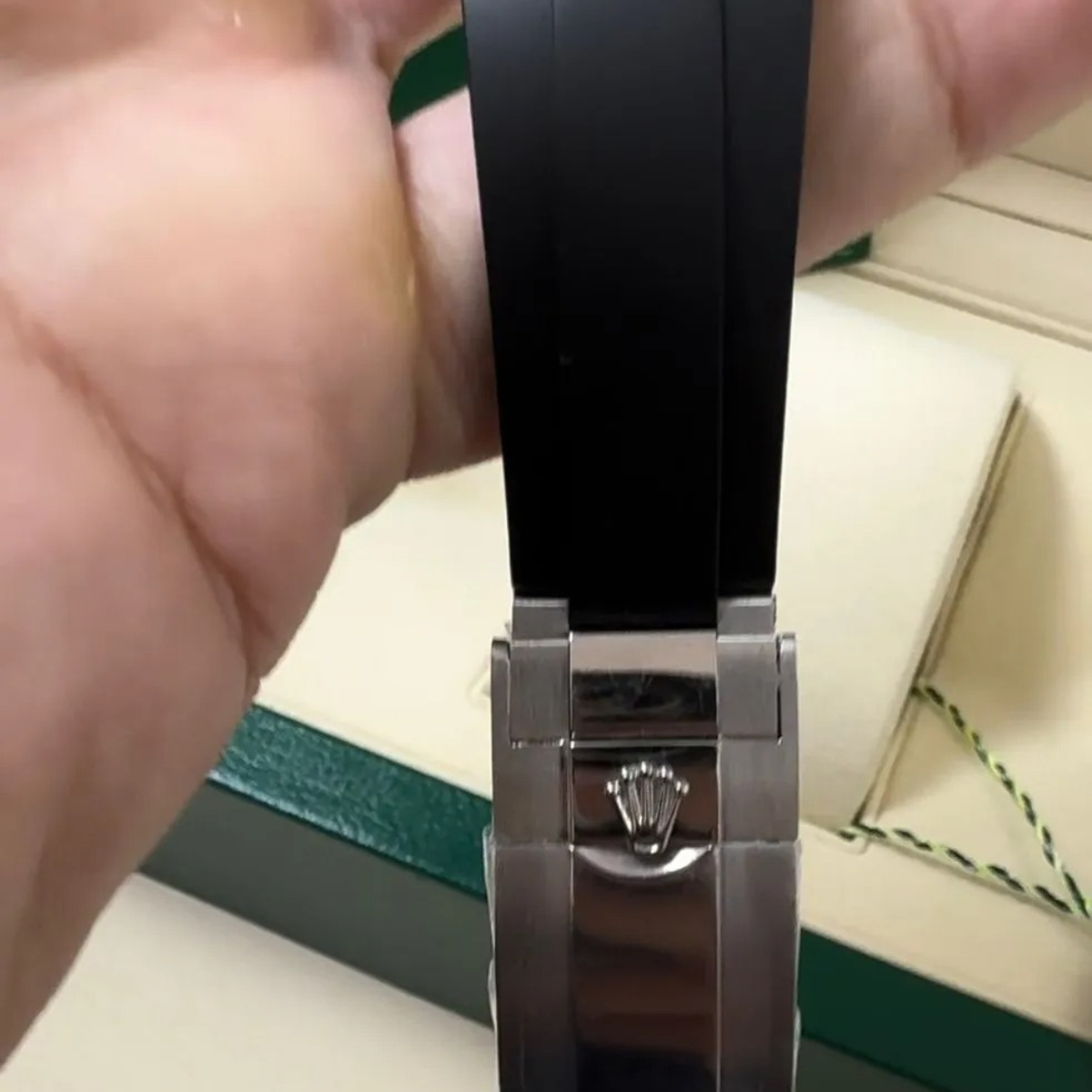 Rolex Yacht-Master 42 – Black Dial – Oysterflex