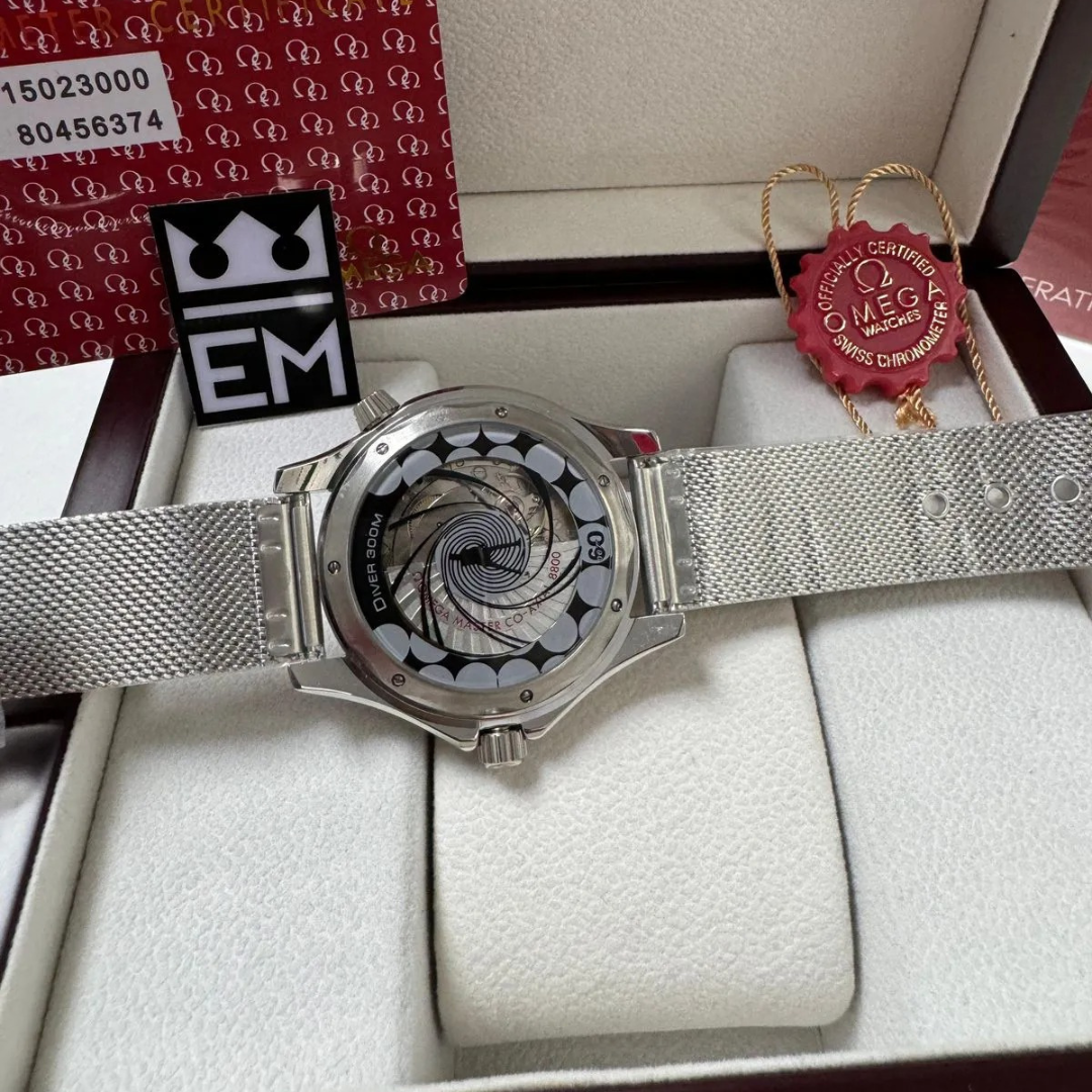 Omega Seamaster 'Diver 300M' Black / Mesh Bracelet